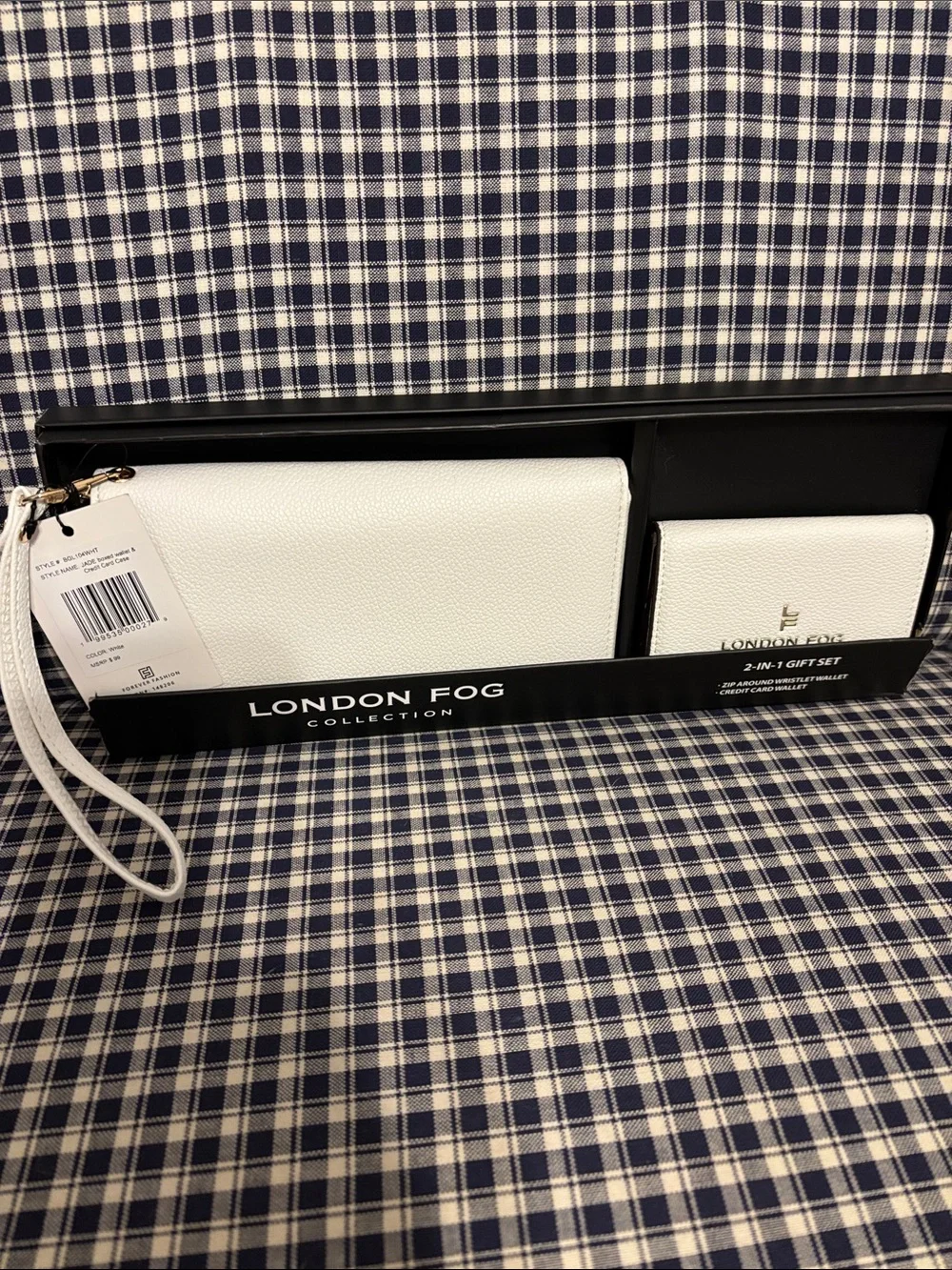 London Fog White Leather Wristlet and Card Wallet Gift Set